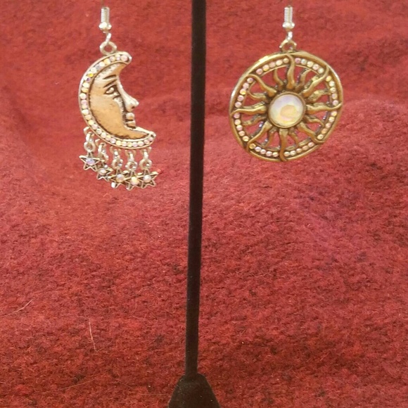 Earrings - Picture 4 of 6